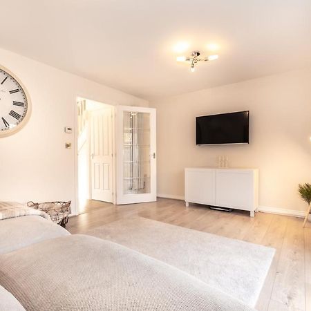 Cheerful 3 Bedroom House - Sleeps 7 Alwalton Extérieur photo