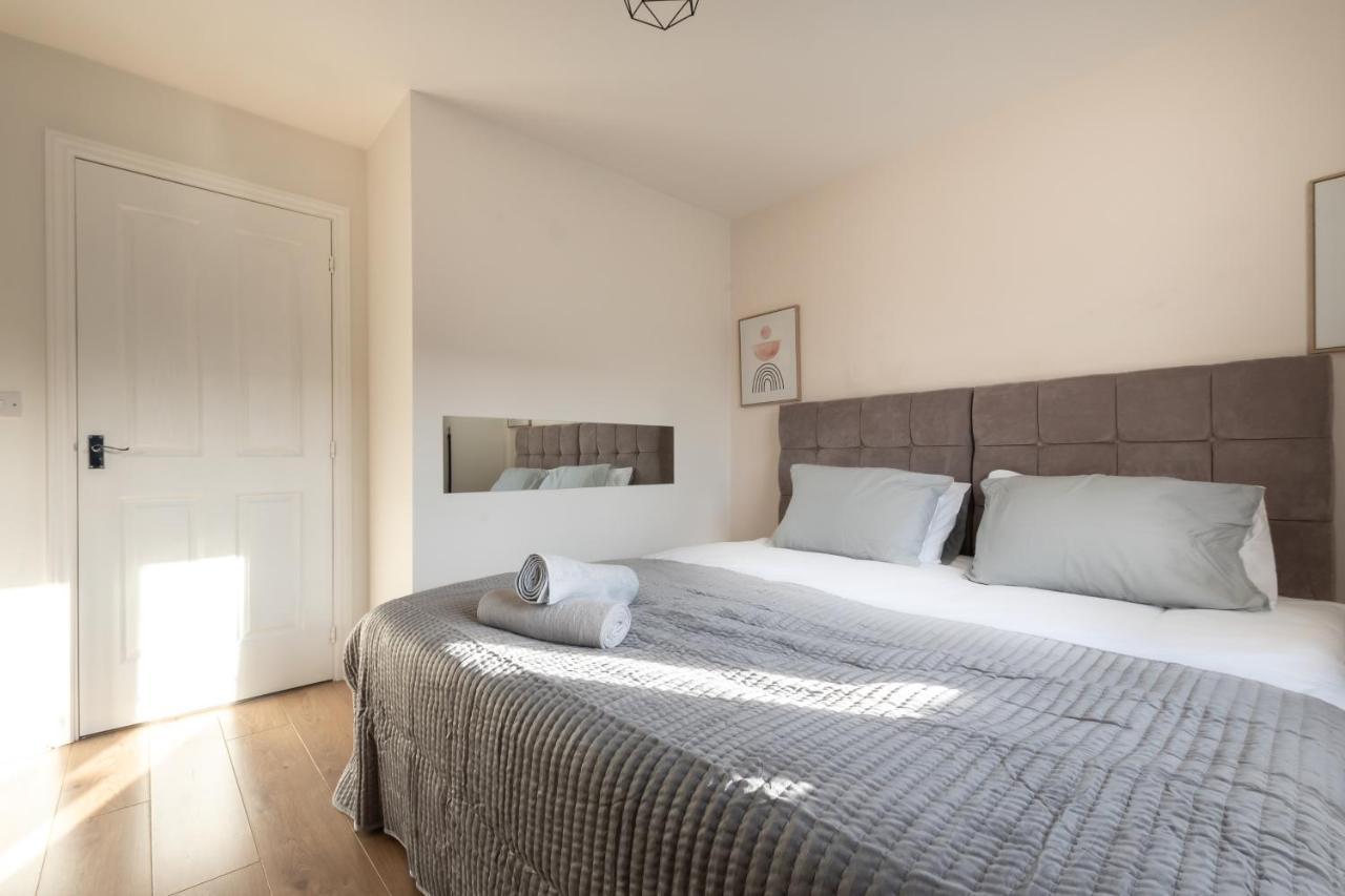 Cheerful 3 Bedroom House - Sleeps 7 Alwalton Extérieur photo