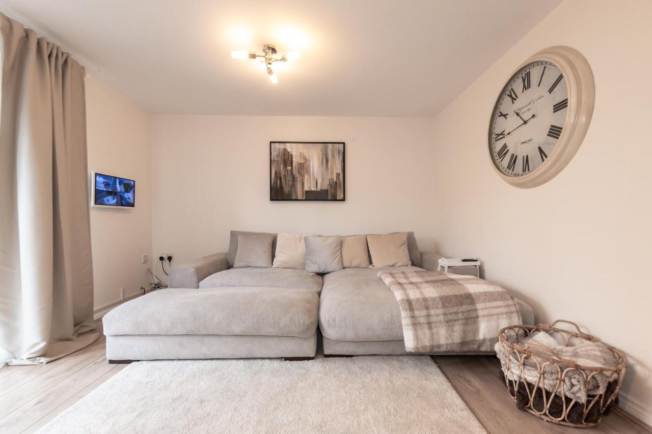 Cheerful 3 Bedroom House - Sleeps 7 Alwalton Extérieur photo
