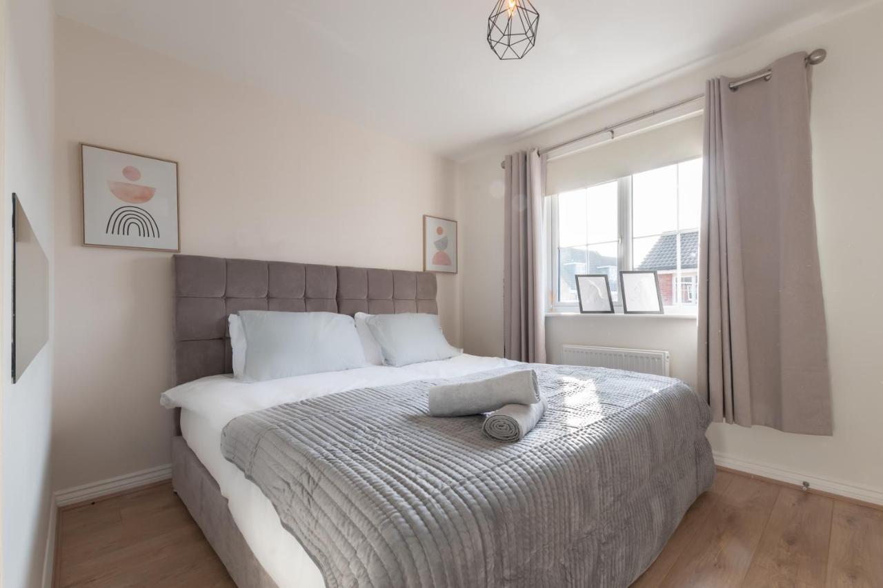 Cheerful 3 Bedroom House - Sleeps 7 Alwalton Extérieur photo
