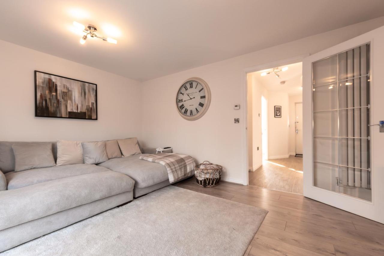 Cheerful 3 Bedroom House - Sleeps 7 Alwalton Extérieur photo