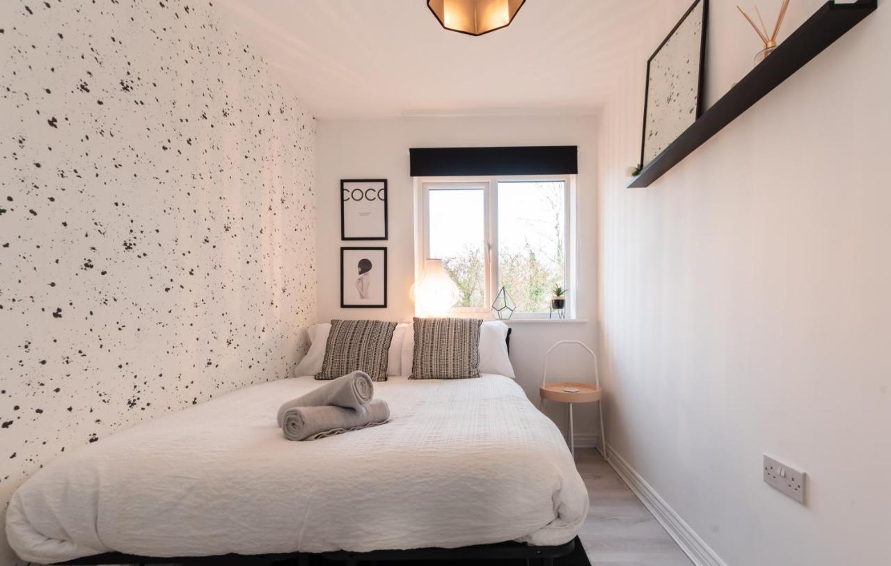 Cheerful 3 Bedroom House - Sleeps 7 Alwalton Extérieur photo