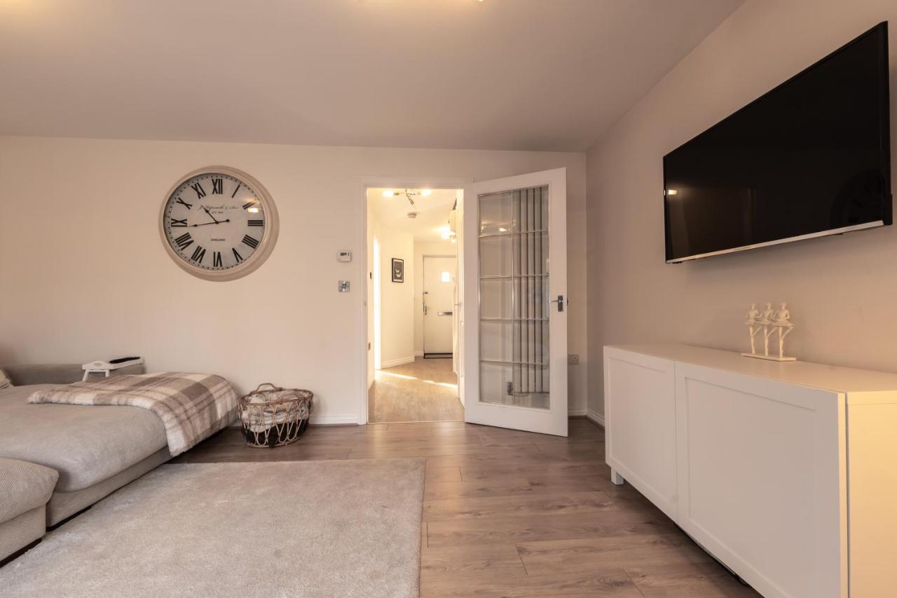 Cheerful 3 Bedroom House - Sleeps 7 Alwalton Extérieur photo