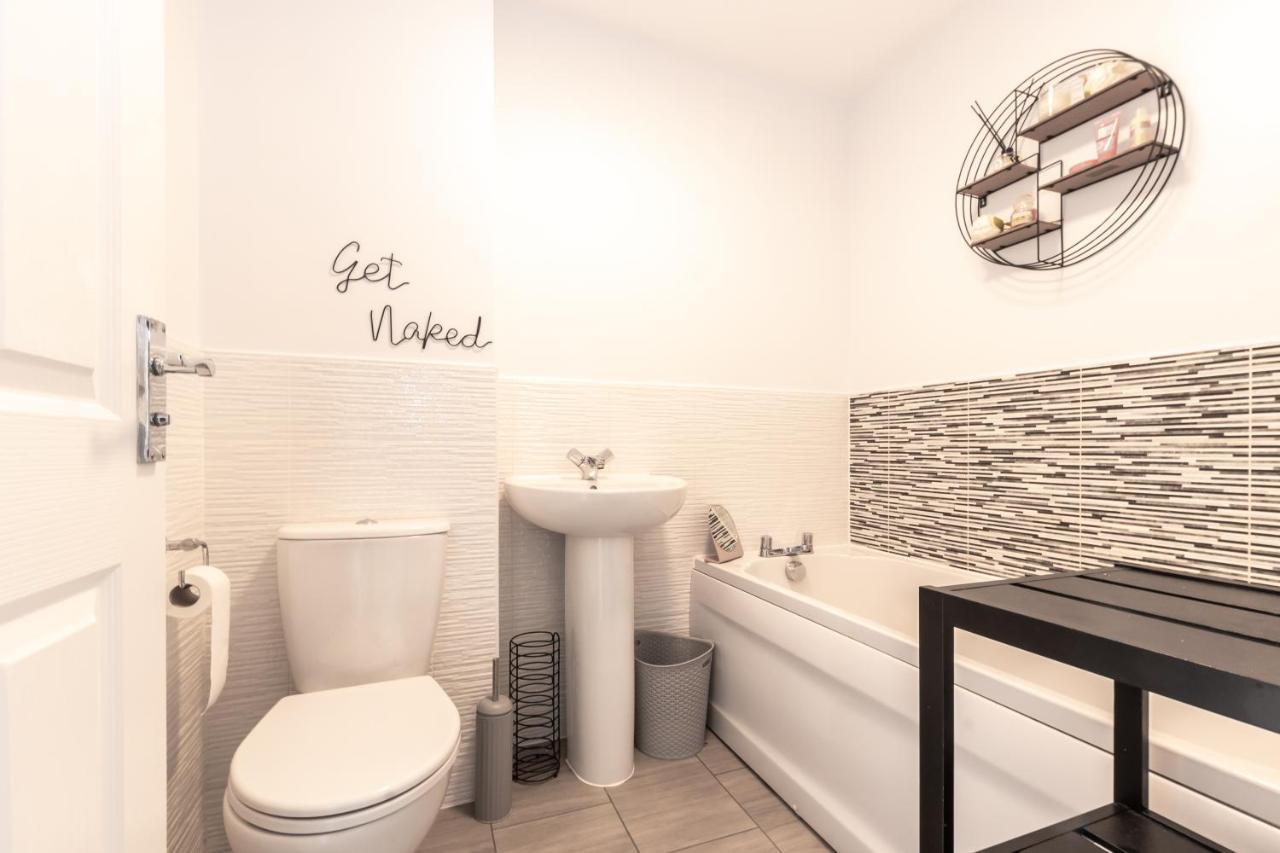 Cheerful 3 Bedroom House - Sleeps 7 Alwalton Extérieur photo
