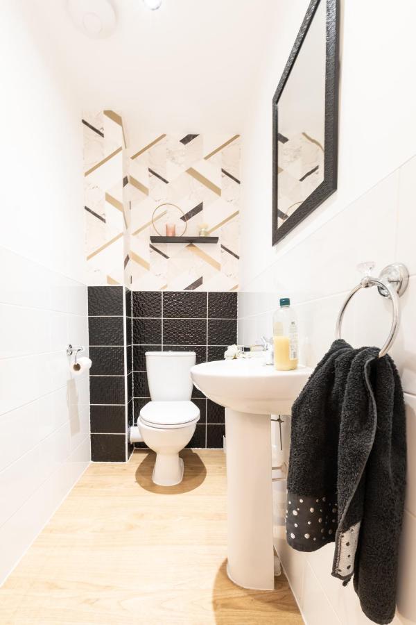 Cheerful 3 Bedroom House - Sleeps 7 Alwalton Extérieur photo