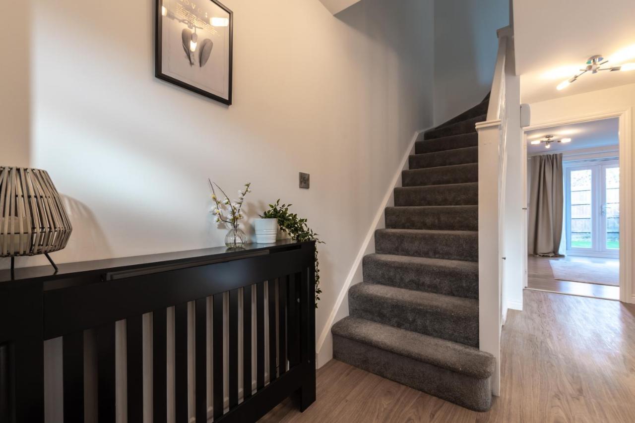 Cheerful 3 Bedroom House - Sleeps 7 Alwalton Extérieur photo