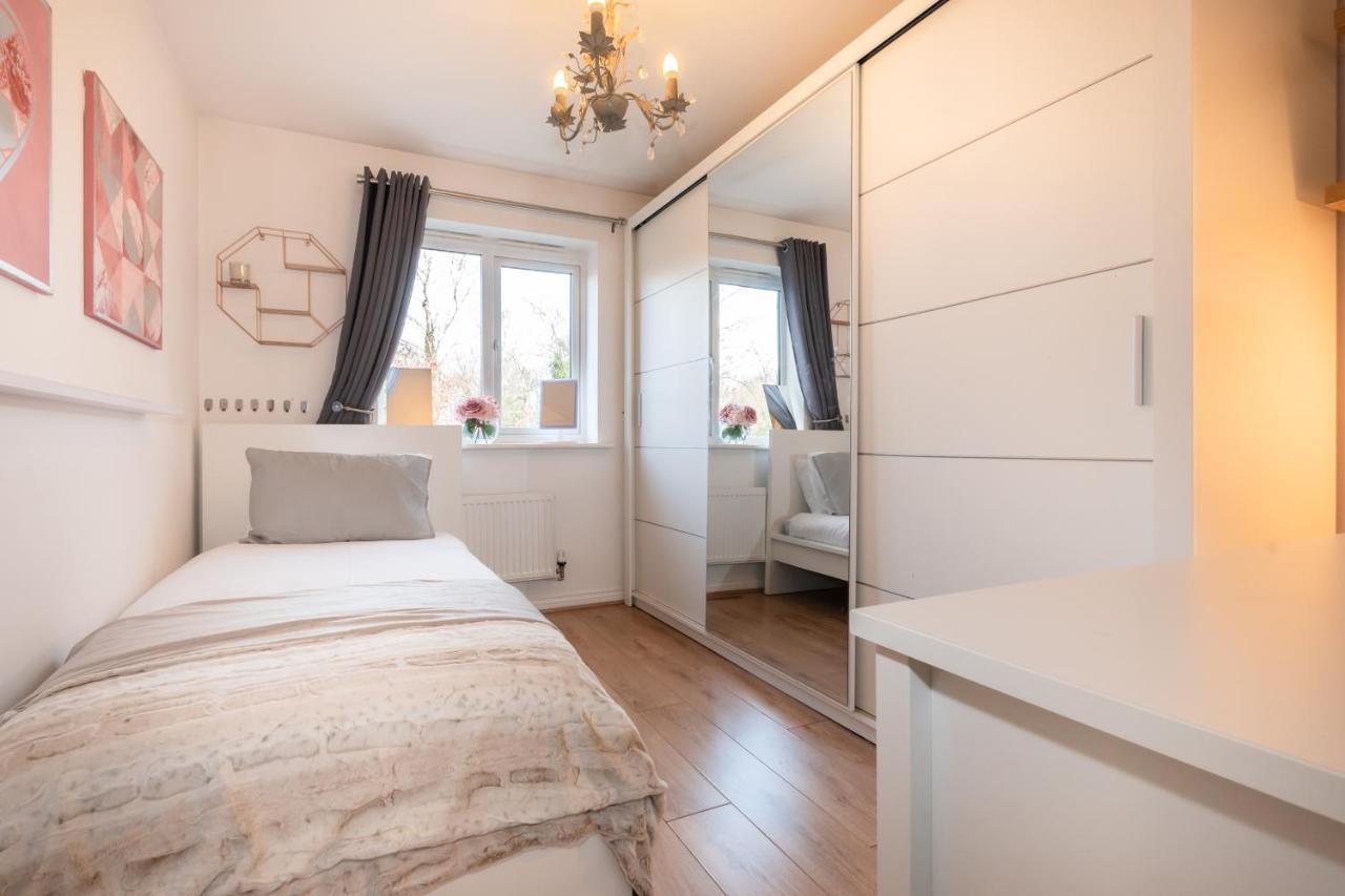 Cheerful 3 Bedroom House - Sleeps 7 Alwalton Extérieur photo