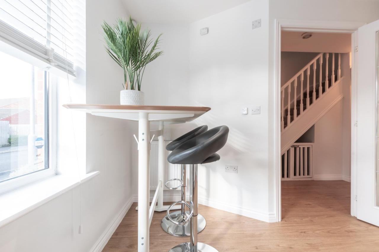 Cheerful 3 Bedroom House - Sleeps 7 Alwalton Extérieur photo