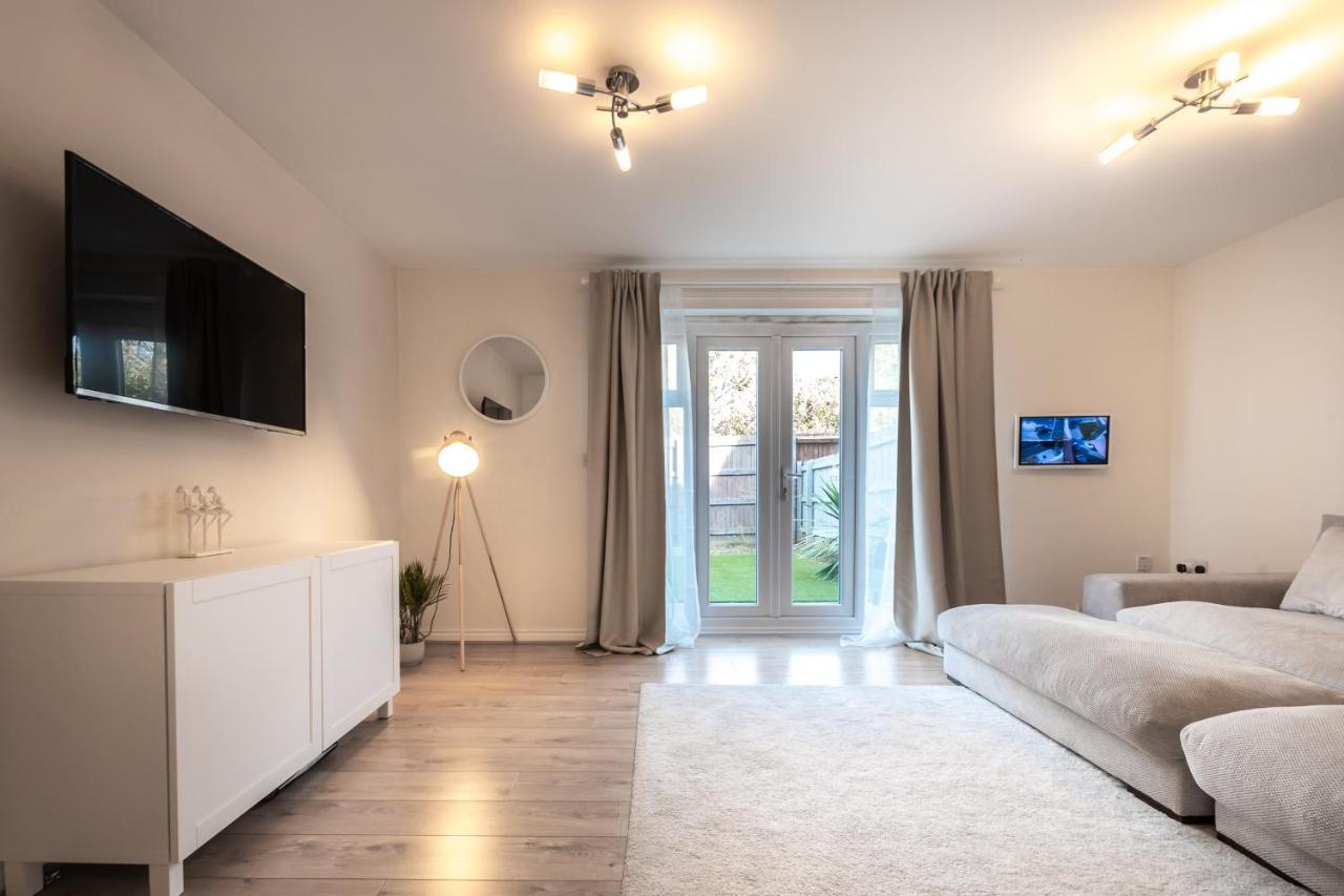 Cheerful 3 Bedroom House - Sleeps 7 Alwalton Extérieur photo