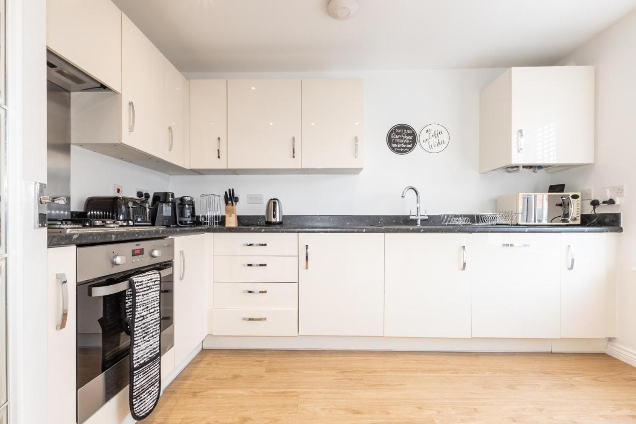 Cheerful 3 Bedroom House - Sleeps 7 Alwalton Extérieur photo
